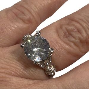 🔥5/$25🔥 Fashion faux crystal silver tone size 6 ring